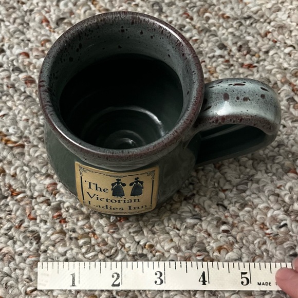The Victorian Ladies Inn Newport Rhode Island Pottery Mug - Picture 9 of 9